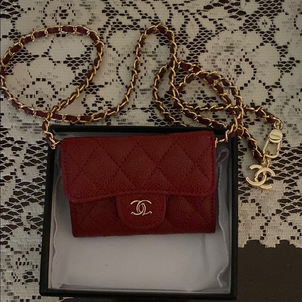 Quilted card holder on chain